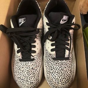 WMNS AIR MAX 90 PREM